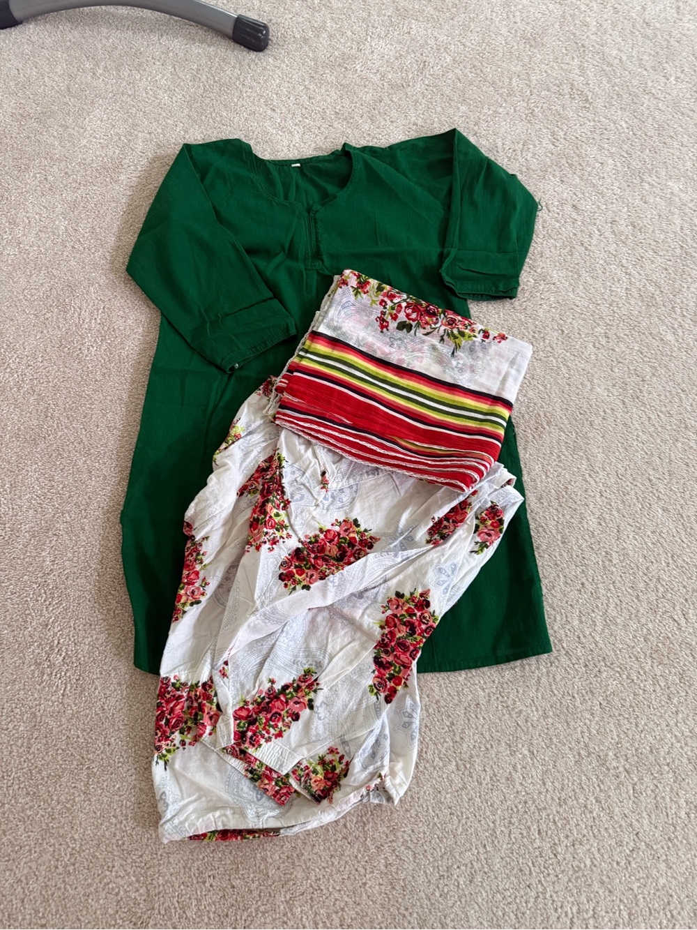 Womens Green patiala salwar Kurta with Floral dupatta in silk cotton sz 4-6